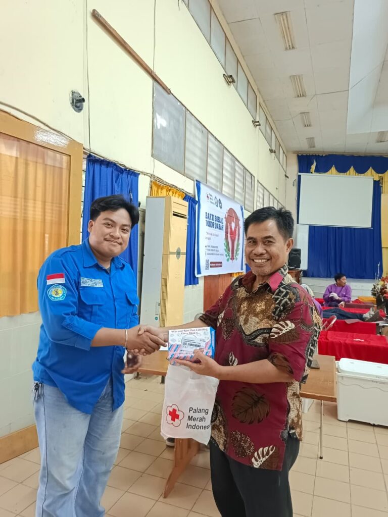 Read more about the article Kegiatan Donor Darah (Kerjasama UKM Pers dan PMI Sulsel)
